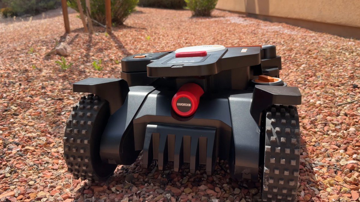 2026 Worx Landroid Vision Cloud 4WD rear view.png