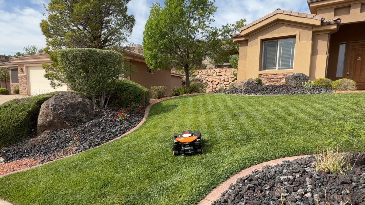2026 Worx Landroid Vision Cloud 4WD mow pattern.png