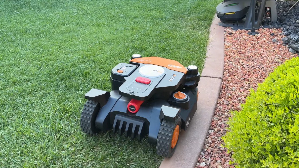 2026 Worx Landroid Vision Cloud 4WD edge work.png