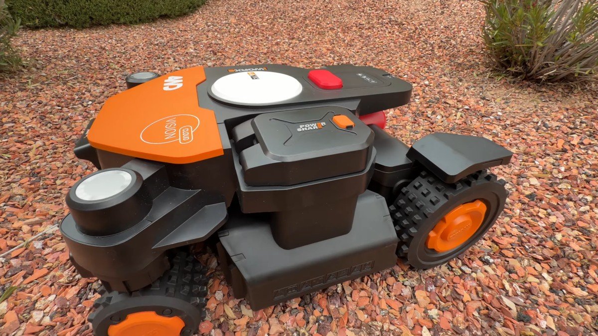 2026 Worx Landroid Vision Cloud 4WD profile.png