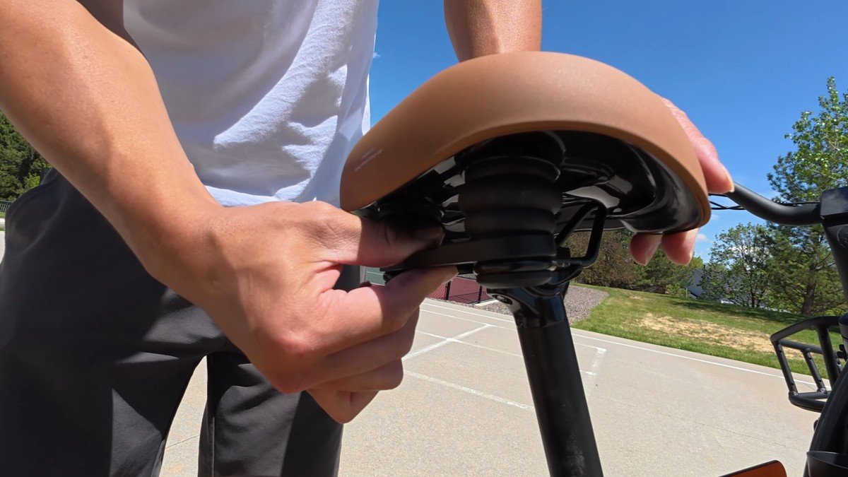 2026 Segway MUXI passenger grip.png