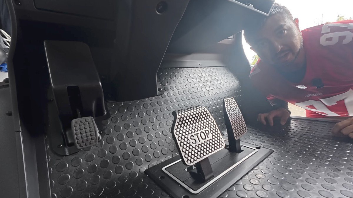 2024 Kandi NFL 4 Seat pedals.png