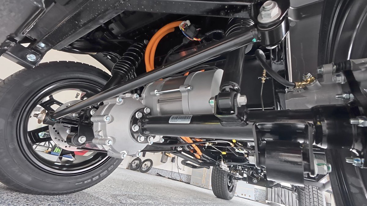2024 Kandi NFL 4 Seat rear suspension.png