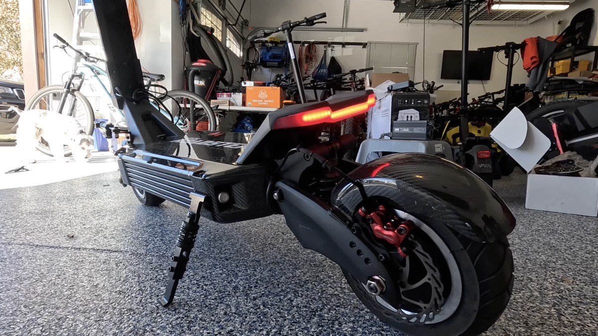 EMOVE Roadster rear detail.png