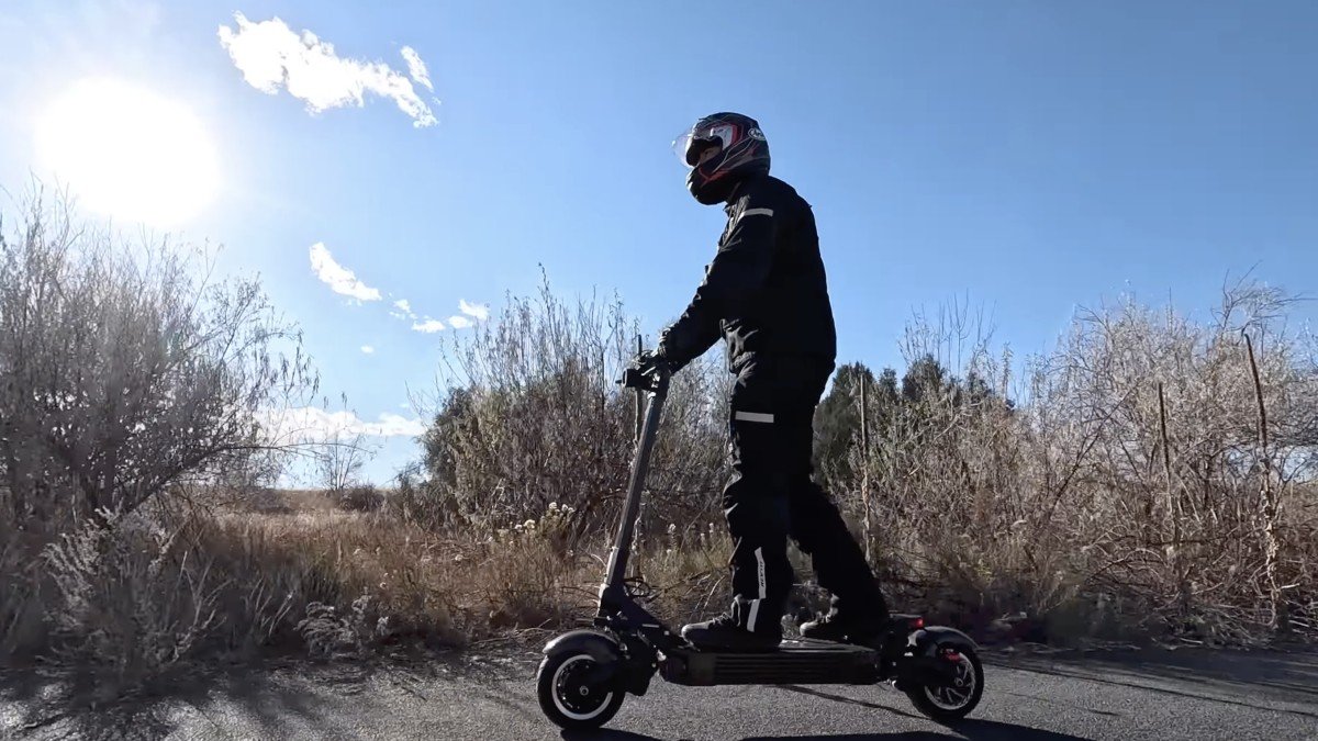 EMOVE Roadster rider profile.png