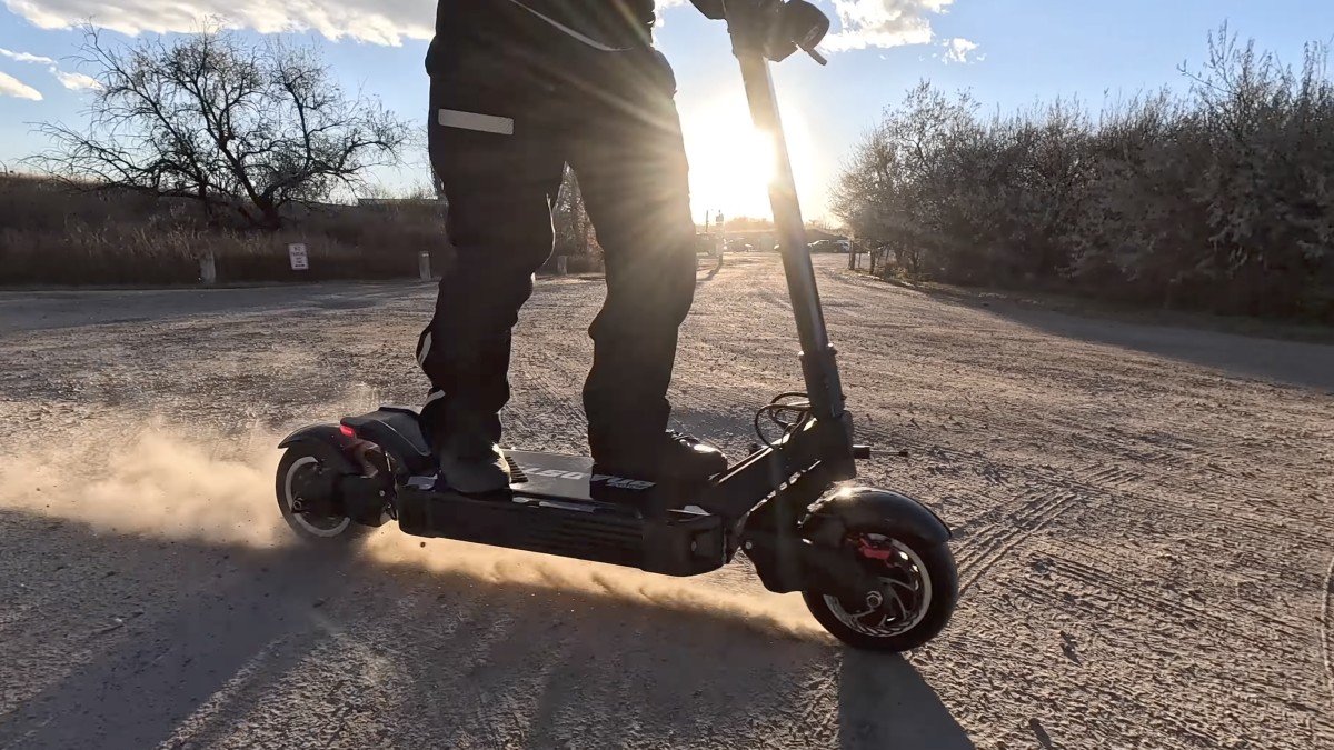 EMOVE Roadster ride.png