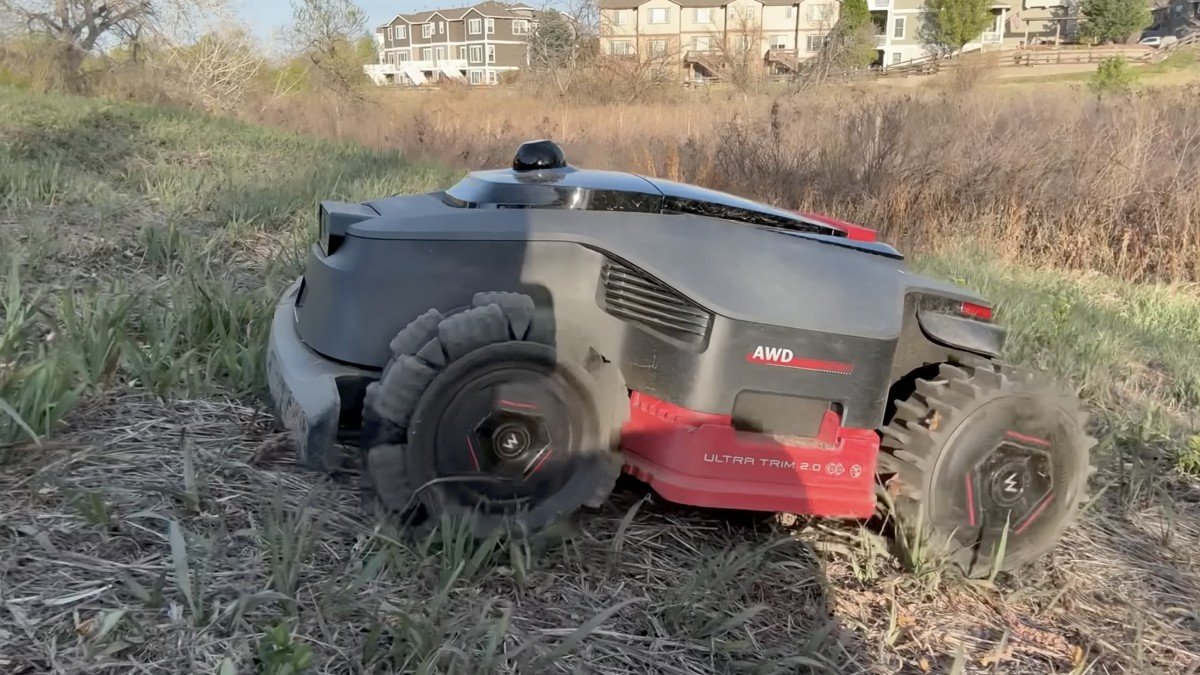 MOVA LiDAX Ultra 3000 AWD rough terrain.png