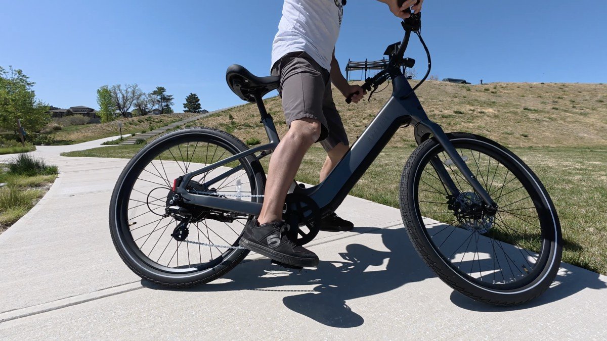 Aventon Pace 5 REC side view.png