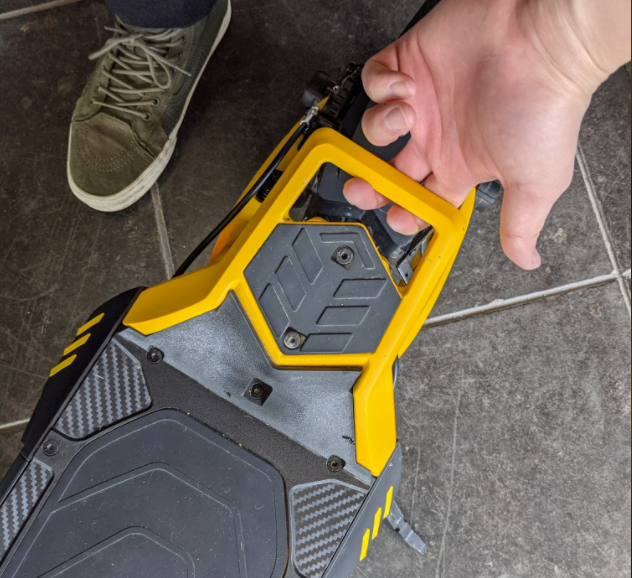 VSETT-10-Rear-Hole-in-rear-Kick-Plate