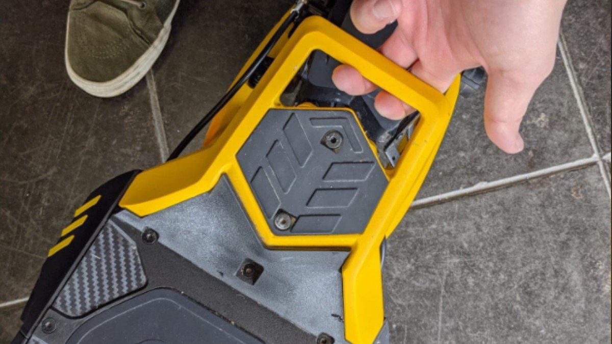 2021 VSETT 10+ VSETT-10-Rear-Hole-in-rear-Kick-Plate