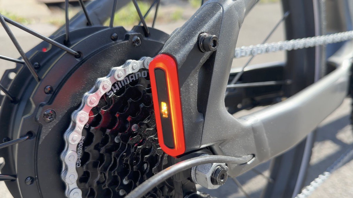 Aventon Pace 5 REC turn signal.png