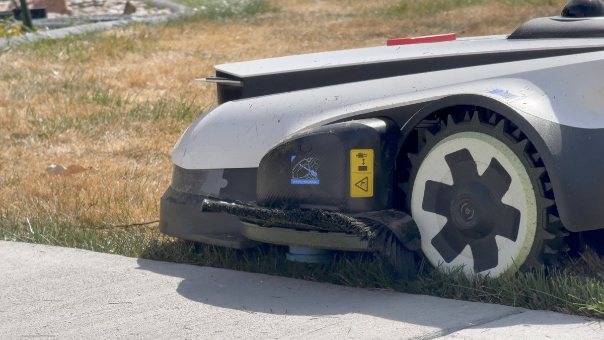 2026 Ecovacs GOAT A3000 LiDAR PRO edge trim.png 2026 Ecovacs GOAT A3000 LiDAR PRO edge trim.png