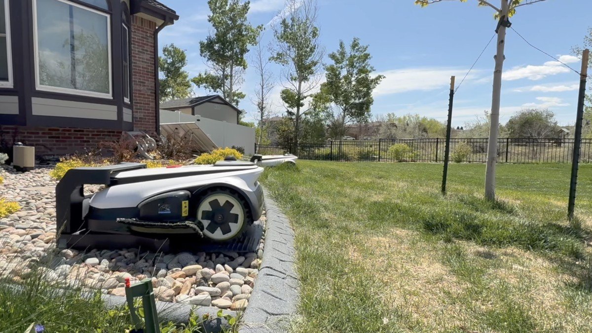 Ecovacs GOAT A3000 LiDAR PRO dock station.png