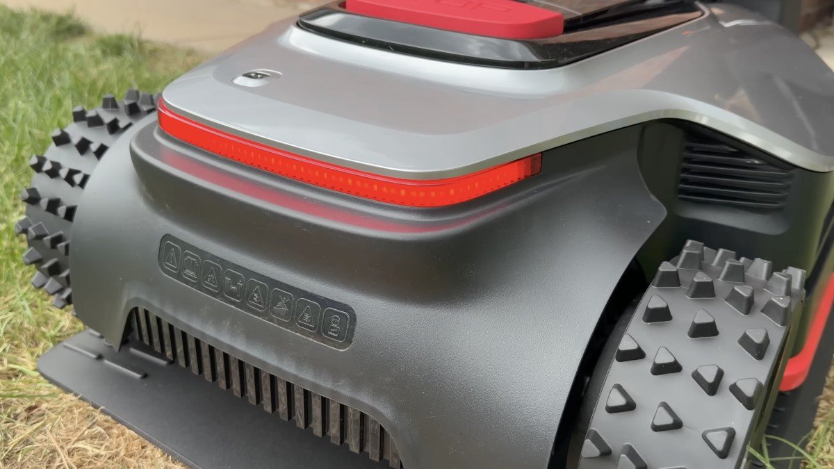 Dreame A3 AWD Pro rear light.png