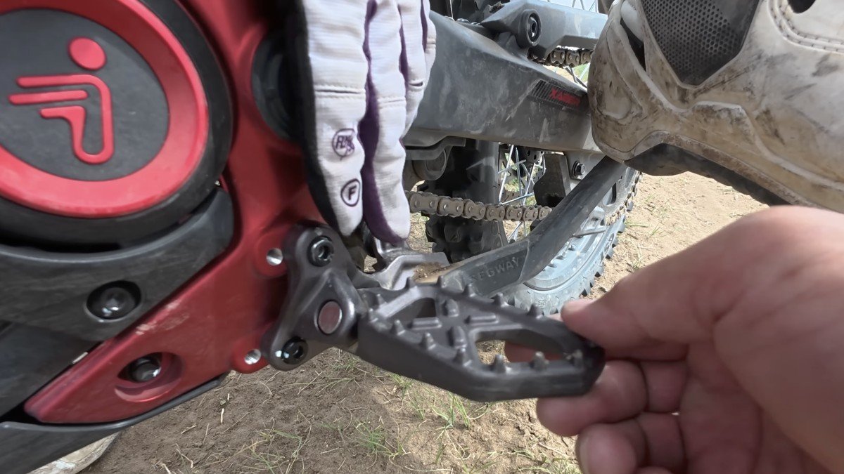 Segway Xaber 300 pedals.png