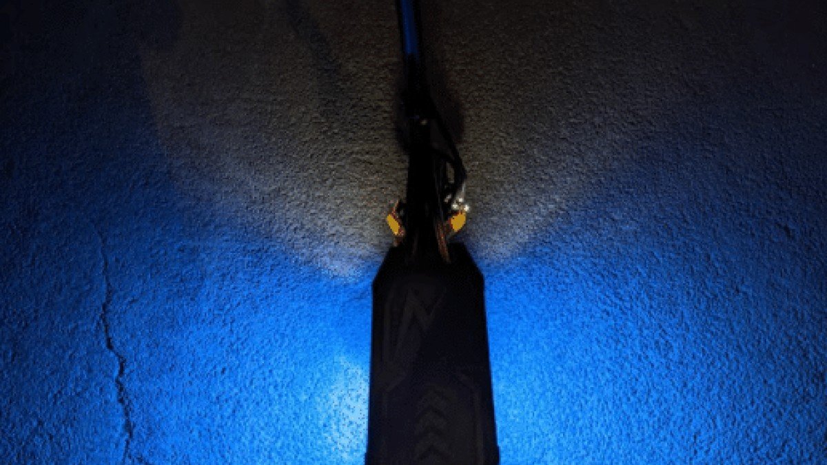 2023 Kaabo Mantis Pro SE Kaabo-Mantis-Pro-SE-Terrible-Front-Projecting-Light