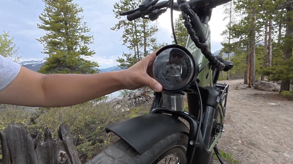 Lectric XPress 2 front light.png