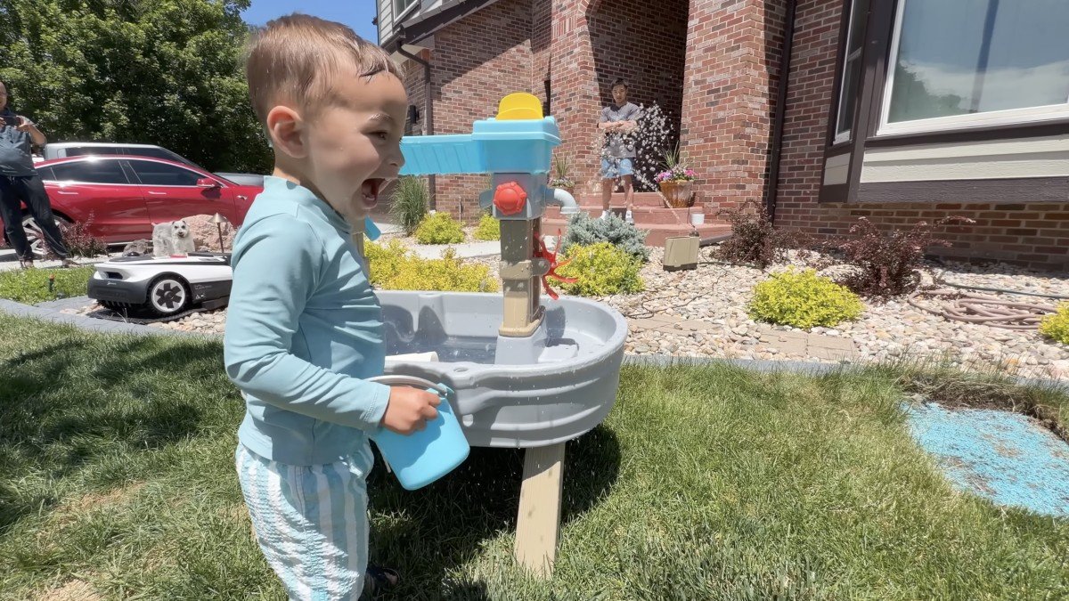 OtO Smart Sprinkler play 2.png