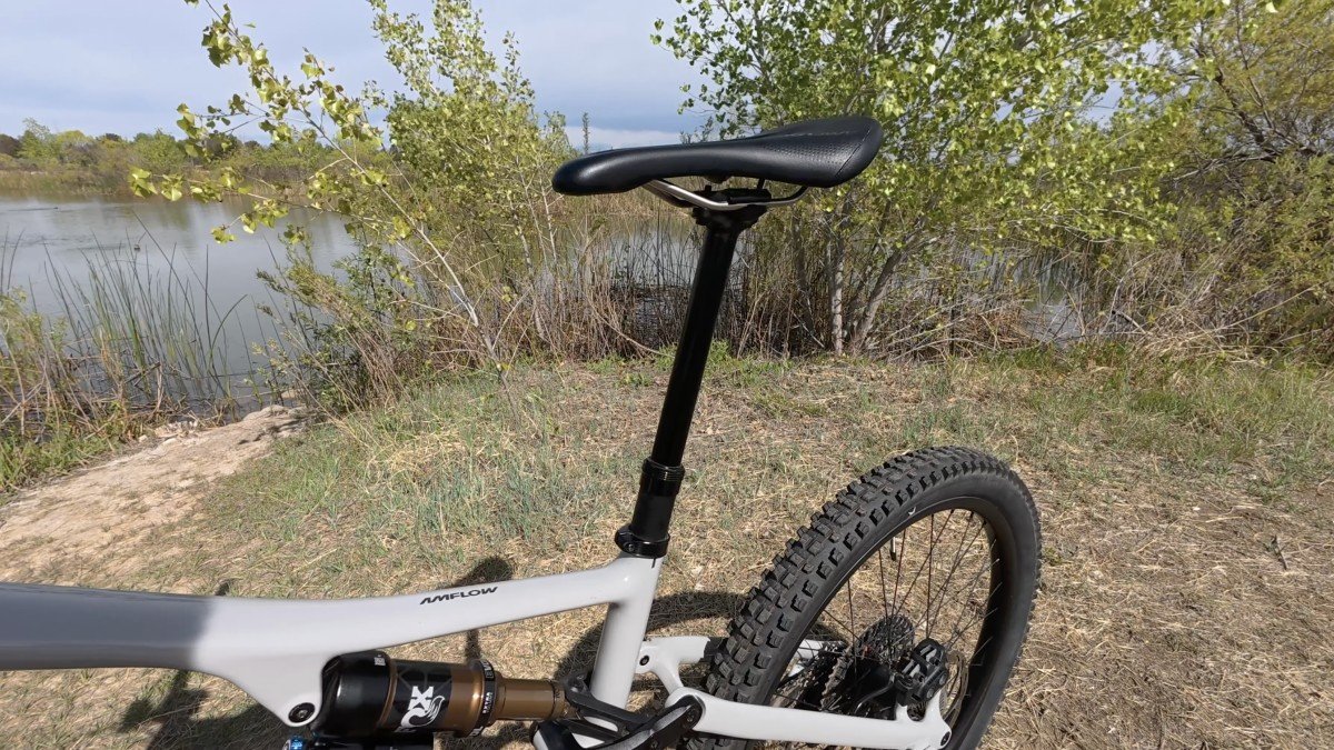 Amflow PX Carbon Pro seatpost.png