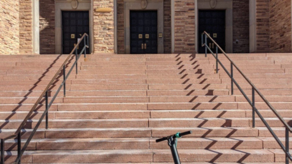  Levy Levy Electric Scooter Levy-Stairs