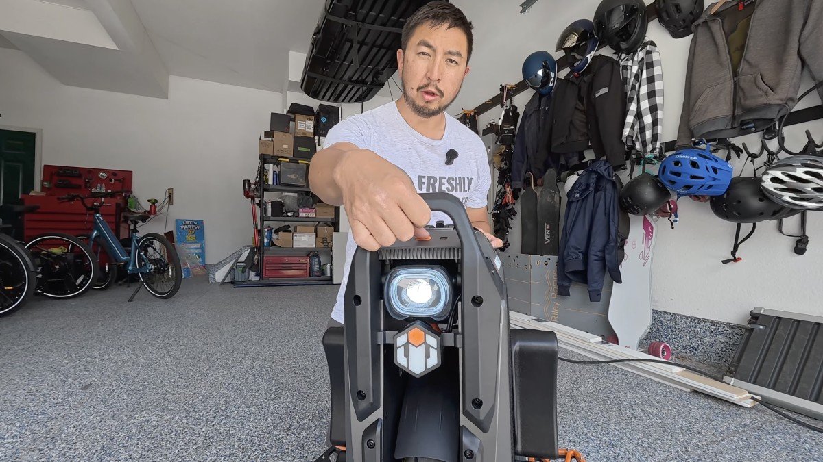 InMotion P6 headlight.png