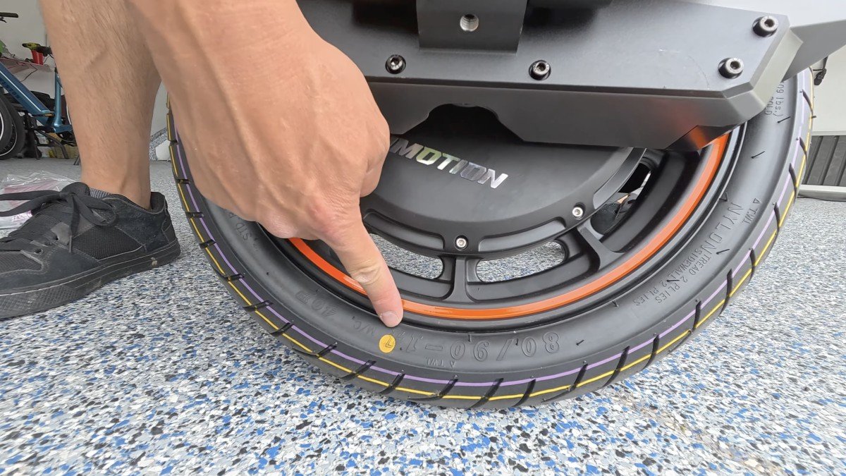 InMotion P6 tire.png