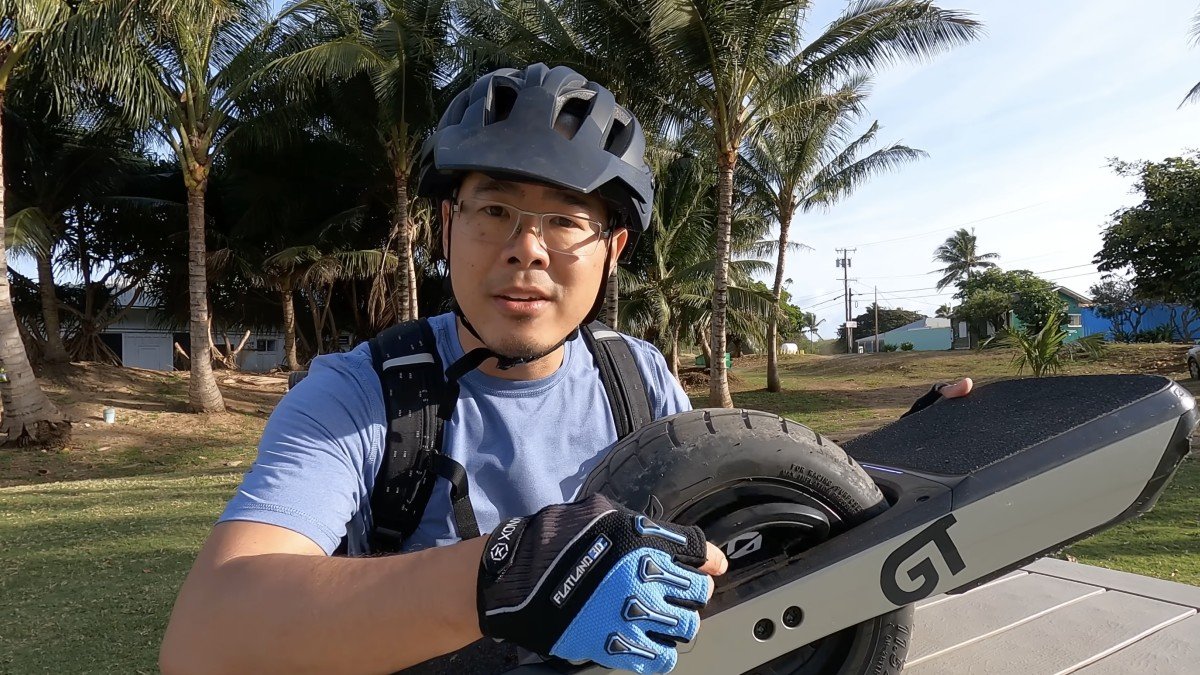 Future Motion Onewheel GT side carry.png Future Motion Onewheel GT side carry.png