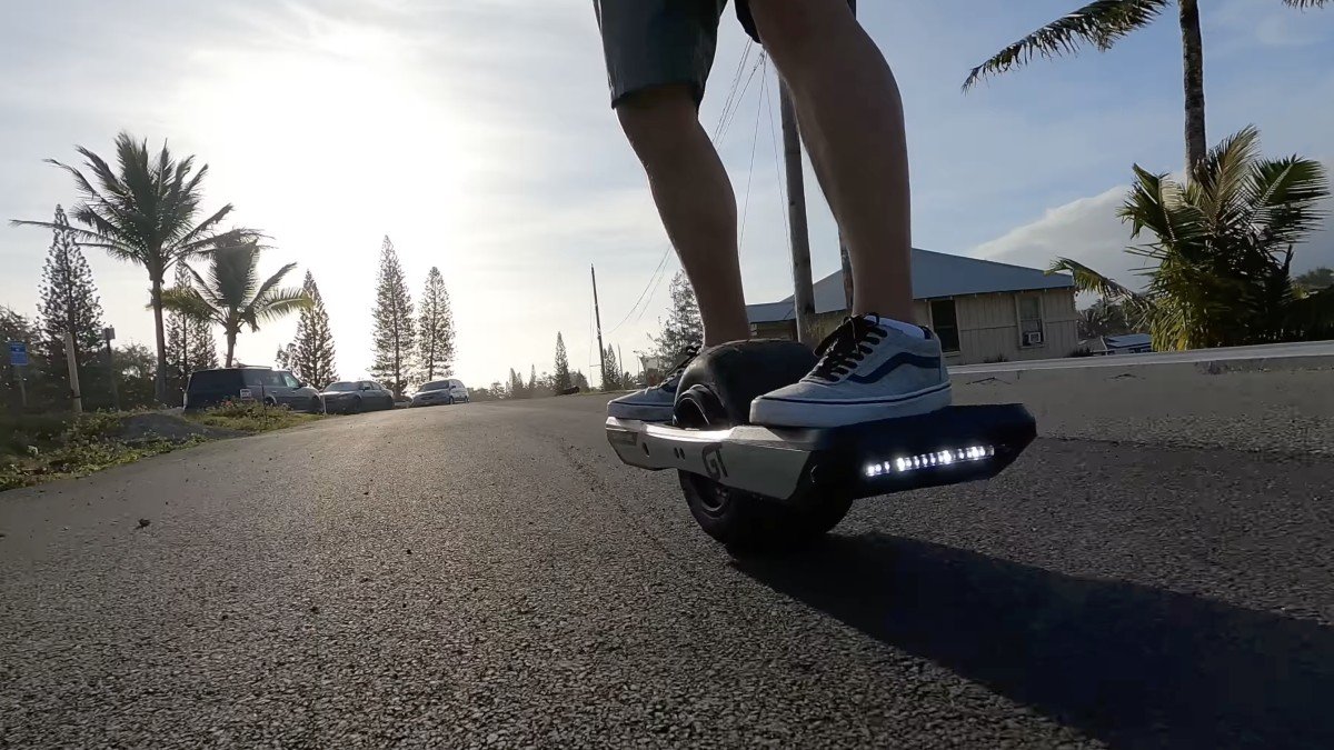 Future Motion Onewheel GT street ride.png Future Motion Onewheel GT street ride.png