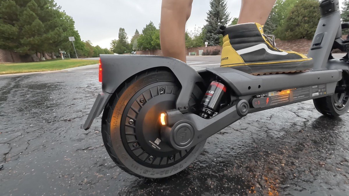 Segway Max G3 Plus rear suspension.png