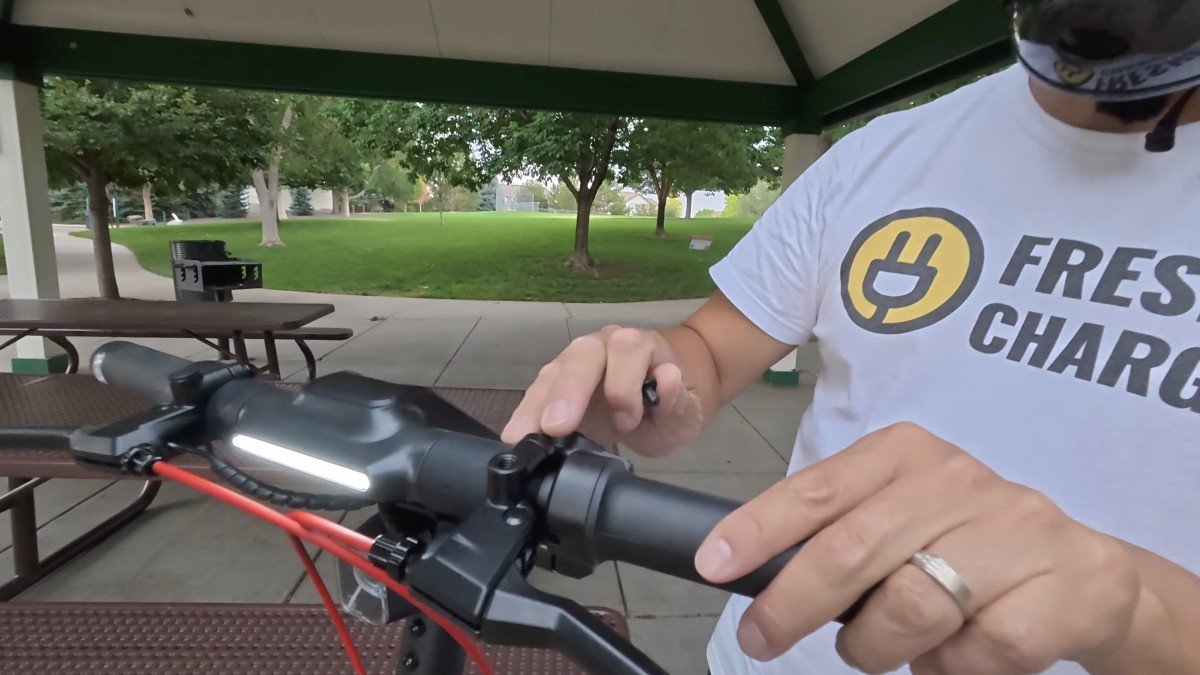 Segway Max G3 Plus mirror attach.png