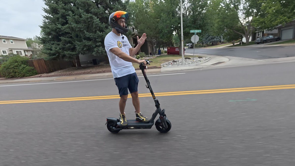Segway Max G3 Plus one hand ride.png