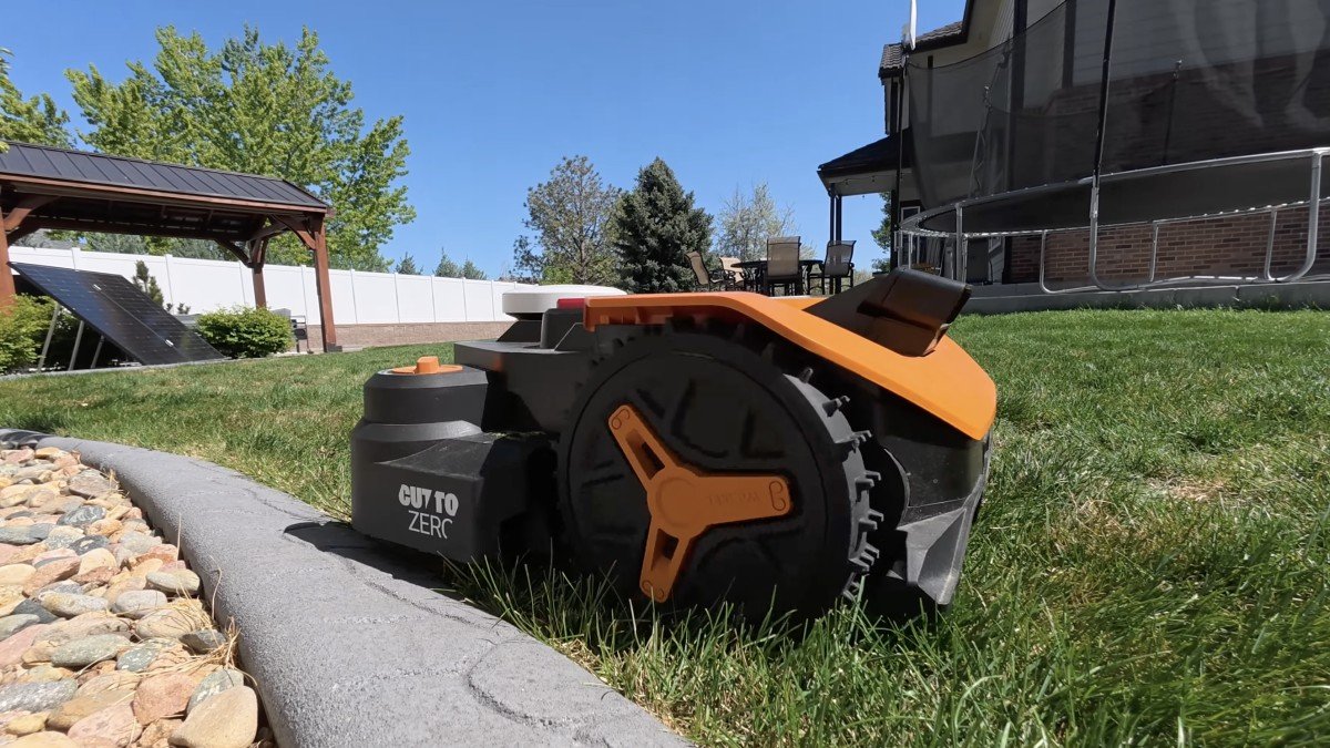 Worx Landroid Vision Cloud pivot.png