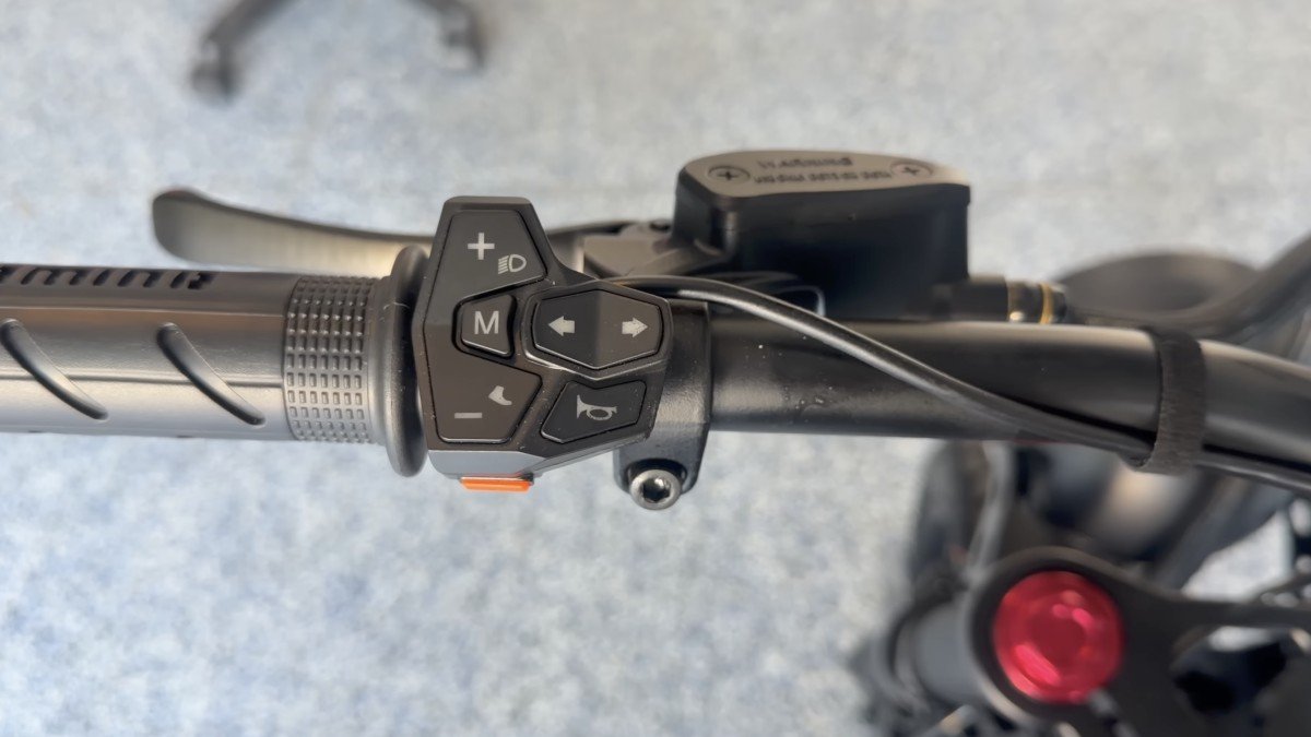 EMOVE RoadRunner Pro V2 controls.png