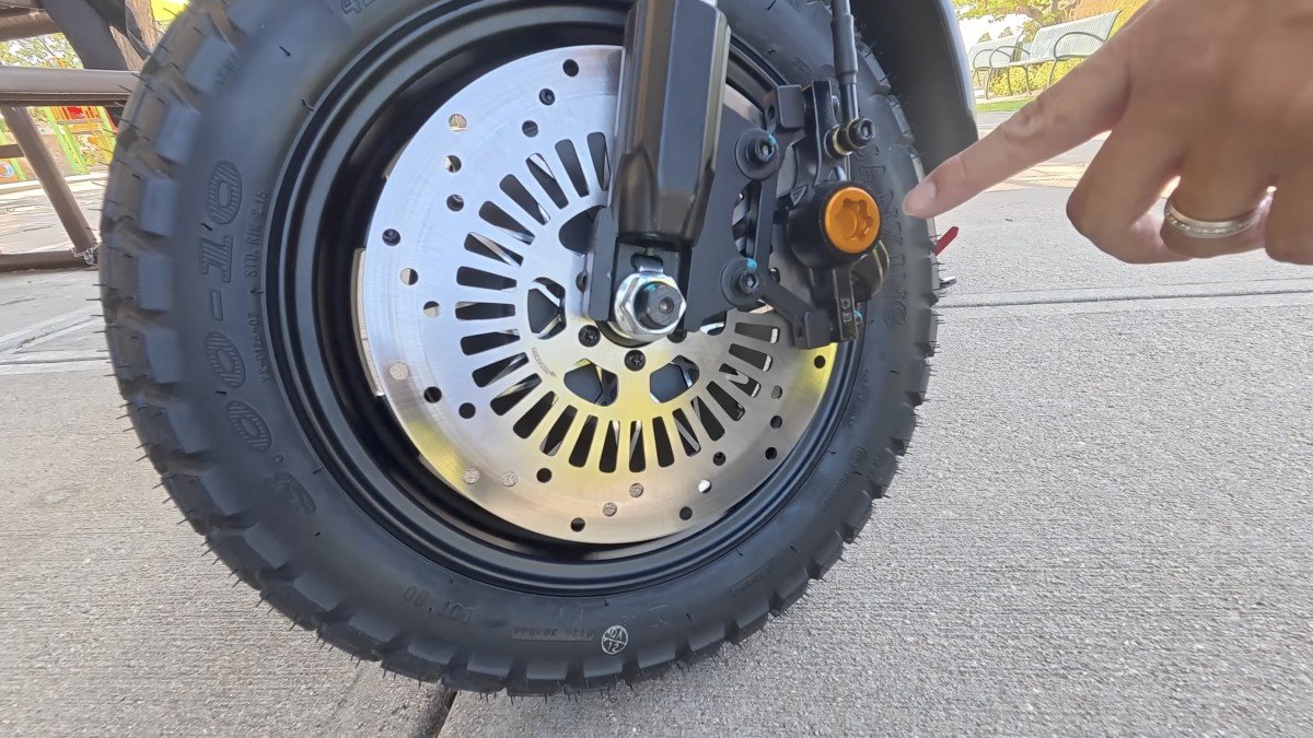 EMOVE RoadRunner Pro V2 brake.png EMOVE RoadRunner Pro V2 brake.png