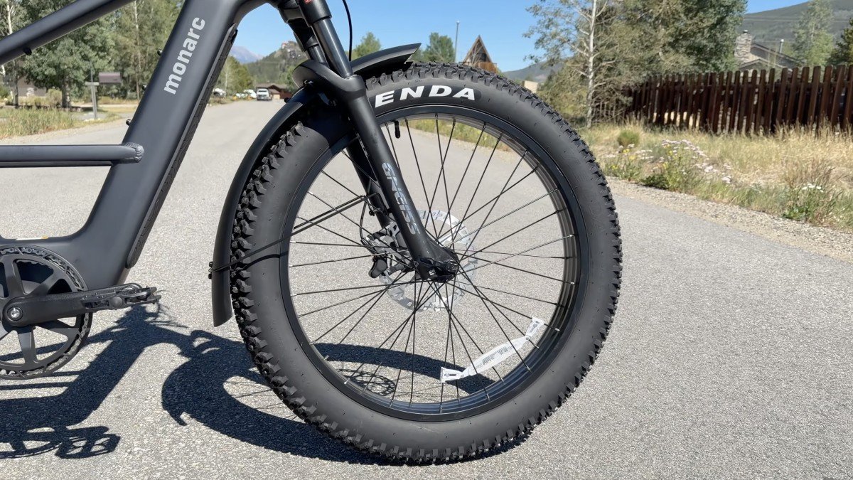 Monarc Marker tire.png Monarc Marker tire.png