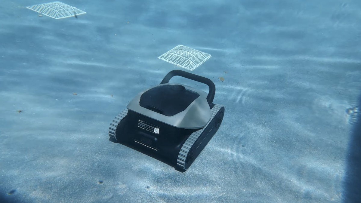 MOVA Diver A10 underwater.png