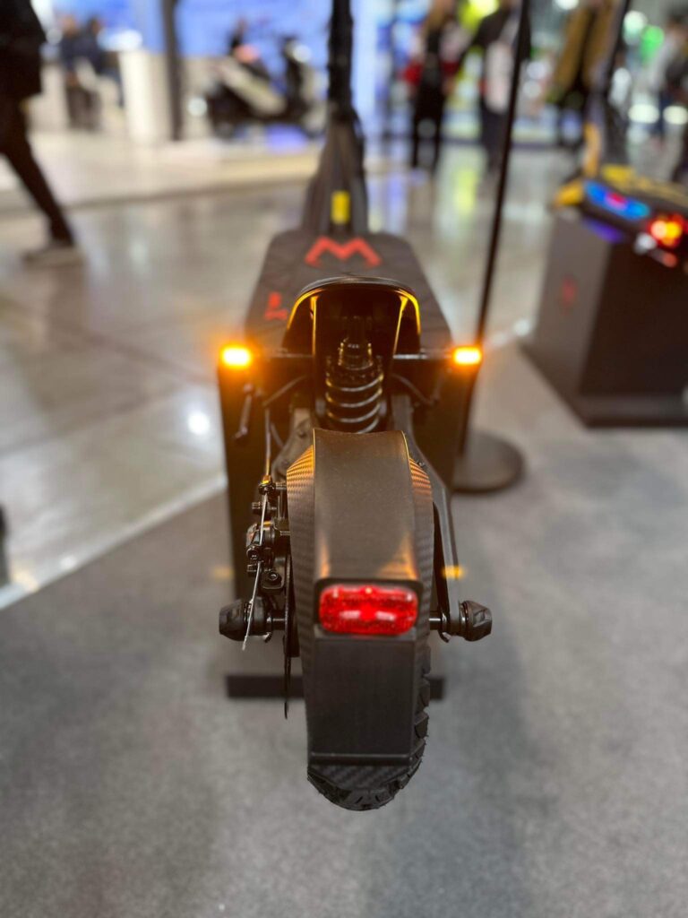 Kaabo MANTIS X PLUS electric scooter rear turning signals