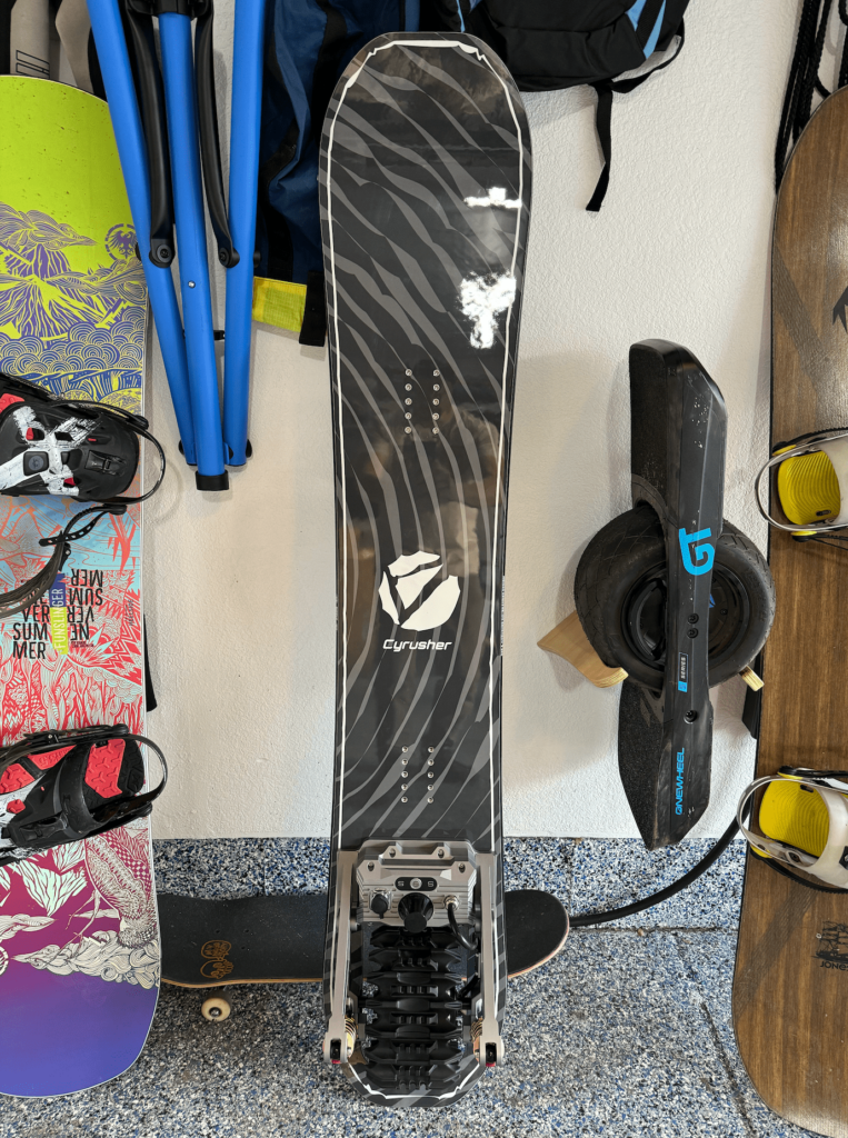 Cyrusher Ripple Electric Snowboard up close