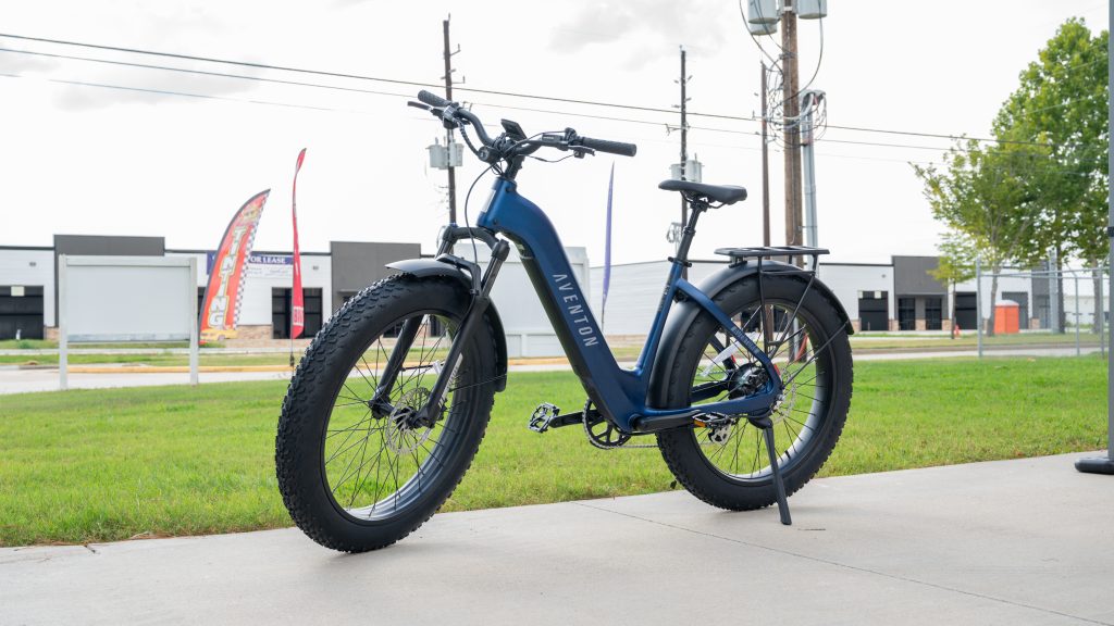 Aventon Aventure 3 Review: Tech upgrades, real power, and smarter security in a stylish fat-tire cruiser. 1 aventon aventure 3 review