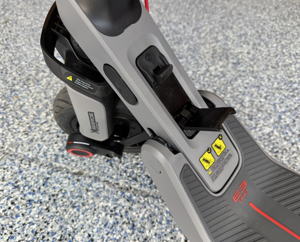SEGWAY NINEBOT E3 PRO FOLDING MECHANISM